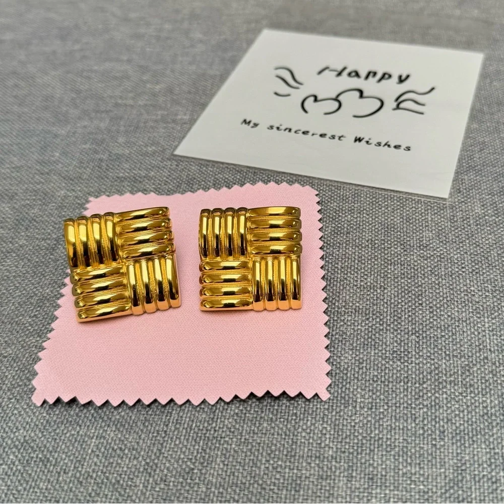 GOODREVIEWS ⭐️⭐️⭐️⭐️⭐️ Vintage Stella Gold Earrings |StainlessSteel 18K - Picture 3 of 17